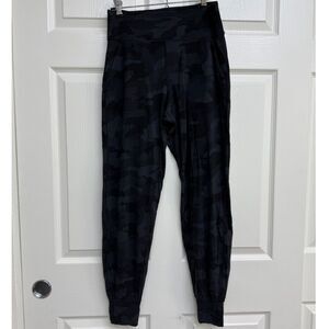 Lululemon Black Camo Joggers - Size 6